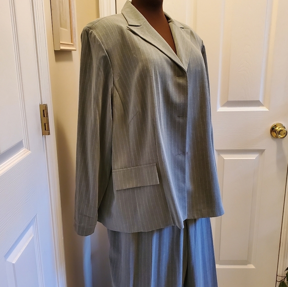 Danny & Nicole Plus Size Suit, Sz 24W - Picture 2 of 15